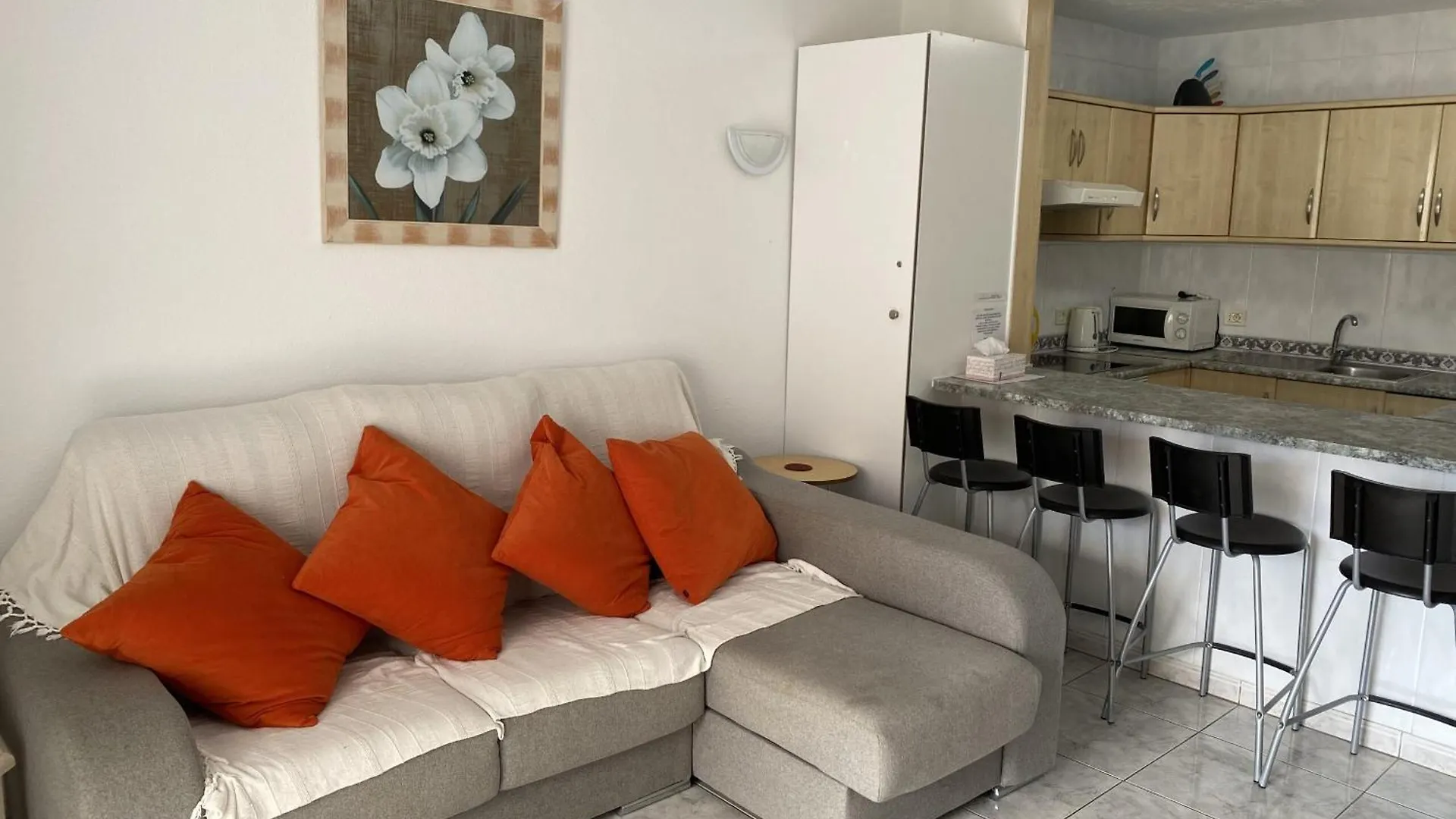 Apartment 8A2 Victoria Court 1, Los Cristianos, Tenerife Spain